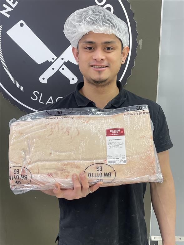 Et stk. svinebryst min. 4 kg